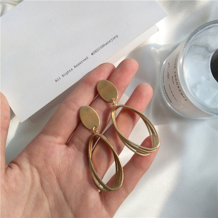 不规则圆形复古哑光金耳钉