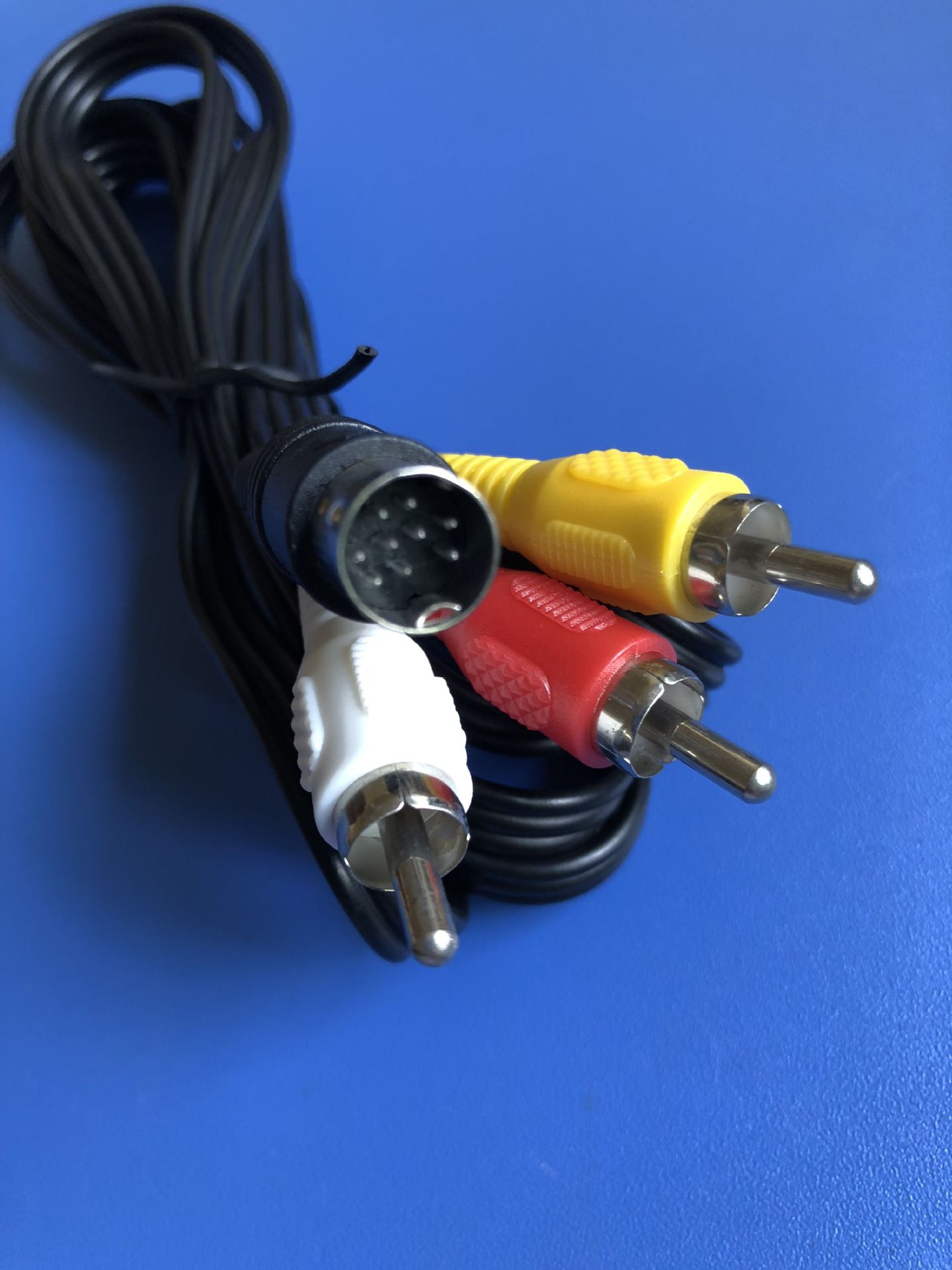 連勝線芸メーカーはジェネシス世嘉二代三列av線1.8mを供給している