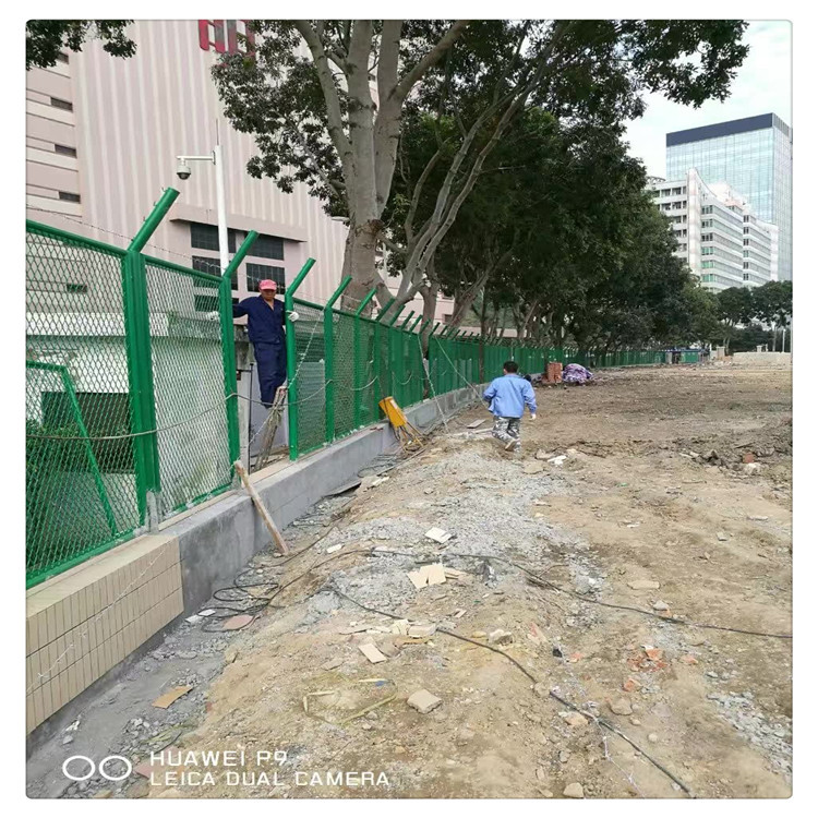 广东 勾花网 护栏 运动场围栏 球场 篮球场 围网厂家