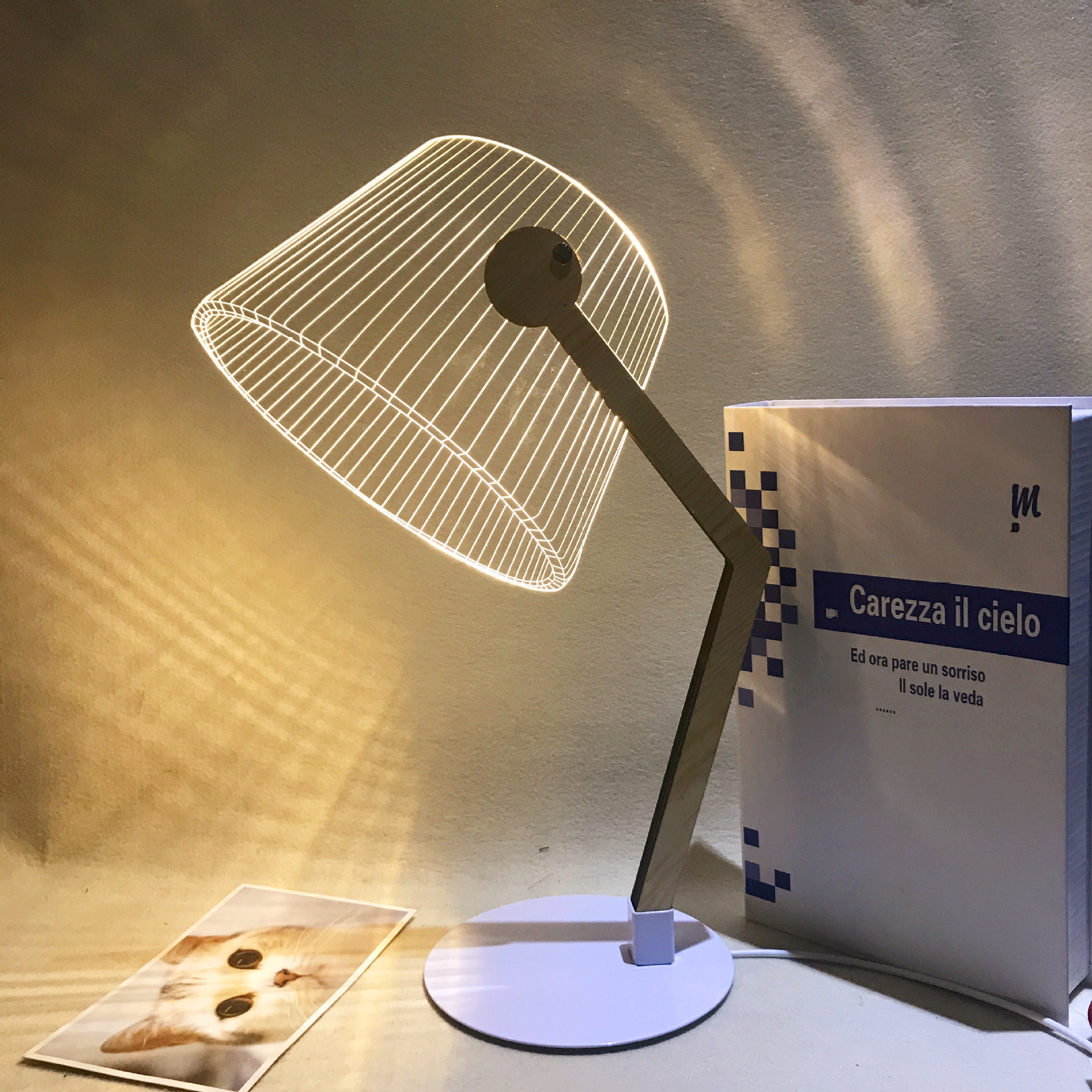 简约北欧台灯 亚克力LED小夜灯 床头卧室装饰台灯 3D灯 弯腰-阿里巴巴