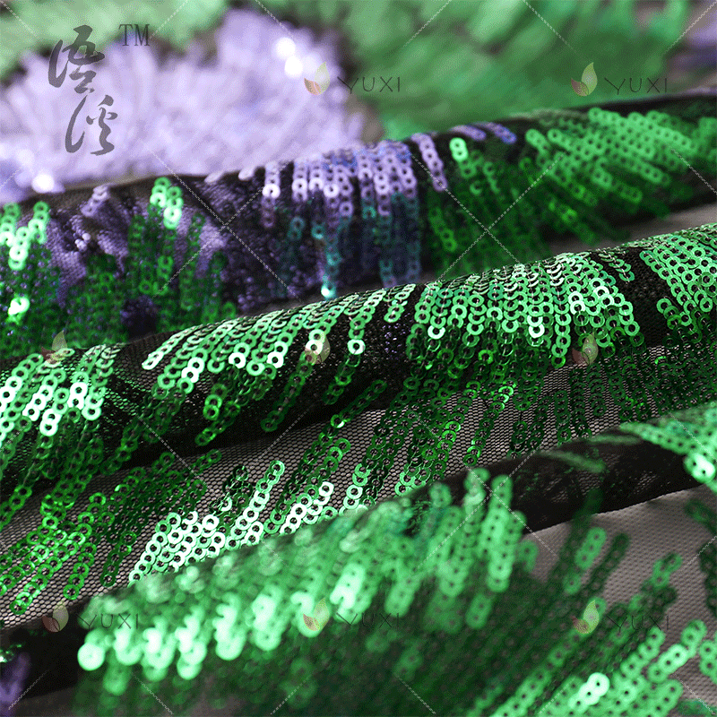 新款幻彩双色翻片珠片绣面料 亮片布料 时装舞台礼服绣花面料