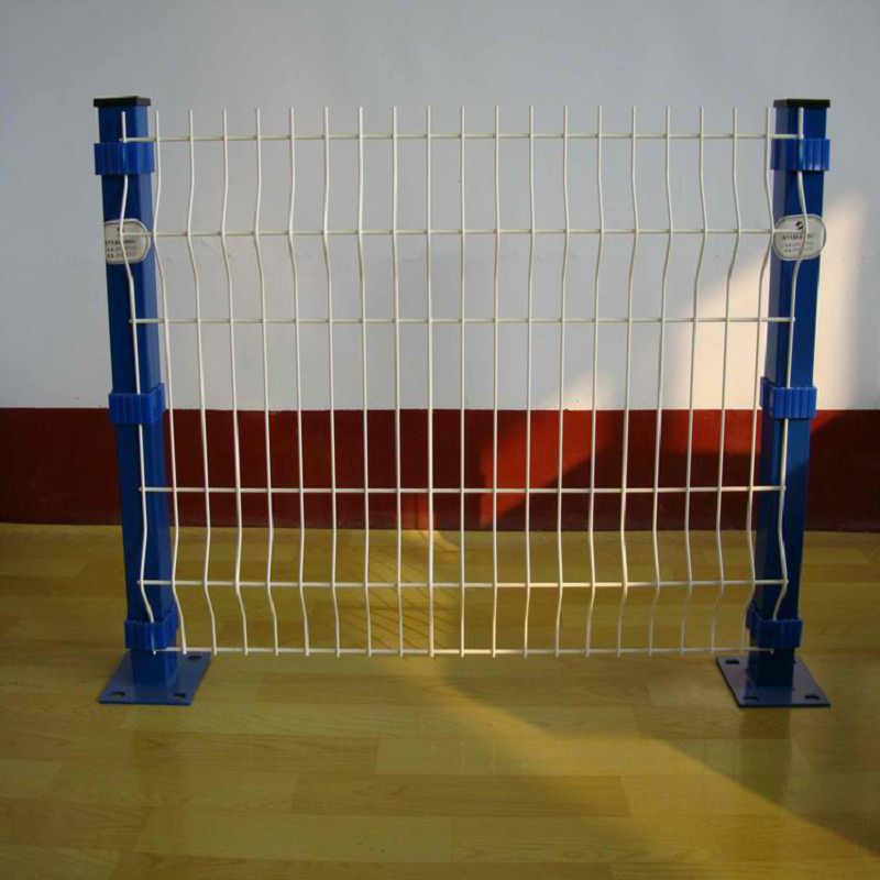 厂家直销桃型柱护栏 三角折弯护栏网 小区围墙栏 直销折弯护栏网