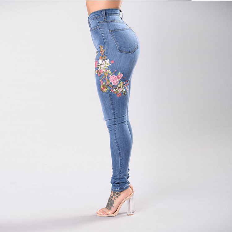 pantalones de mezclilla elásticos con pies bordados NSOL63687