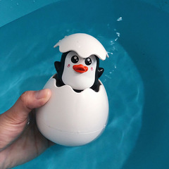 Cross-border children's bathing penguin will spray water and play in the water. Little duck eggshell baby bathroom floating sprinkler shower toy