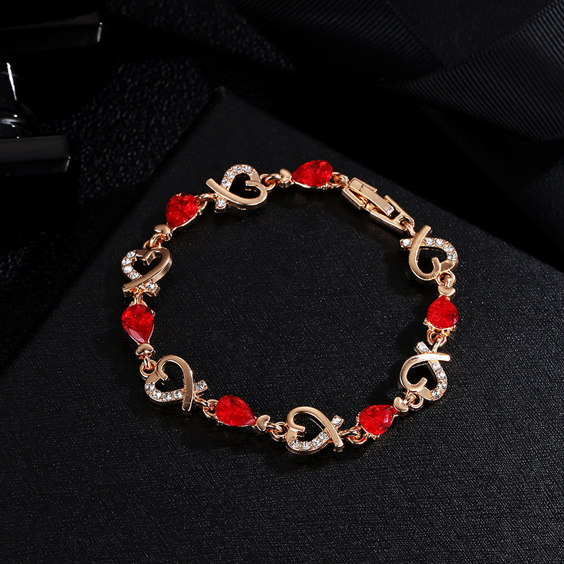 Style Coréen Amour Bracelet Creux-out Élégant Fleur Strass-intégré Lady Bracelet En Forme De Coeur Bracelet De Valentine Jour Cadeau En Gros display picture 1