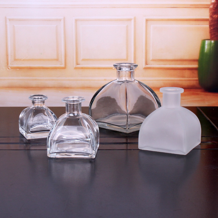 现货晶白料玻璃香薰瓶 小口玻璃精致酒瓶 可定制小脖香水瓶