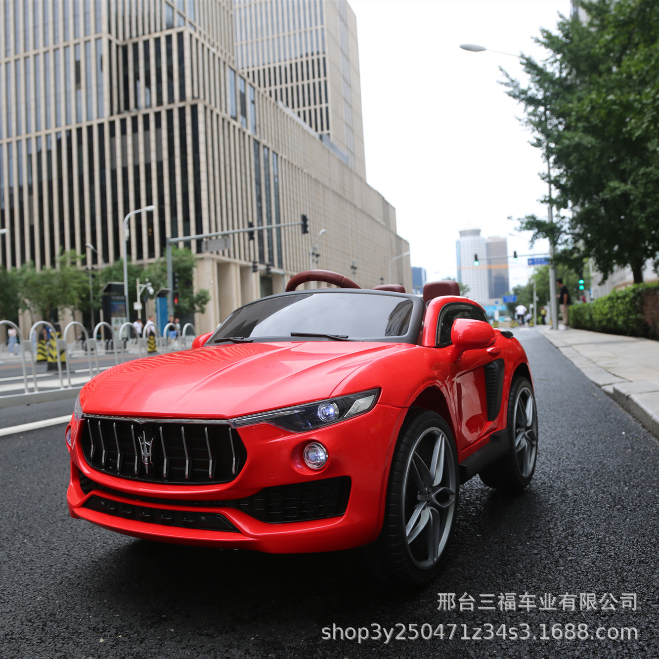 儿童电动车四轮遥控汽车可坐人带摇摆宝宝玩具婴幼儿童车批发代发