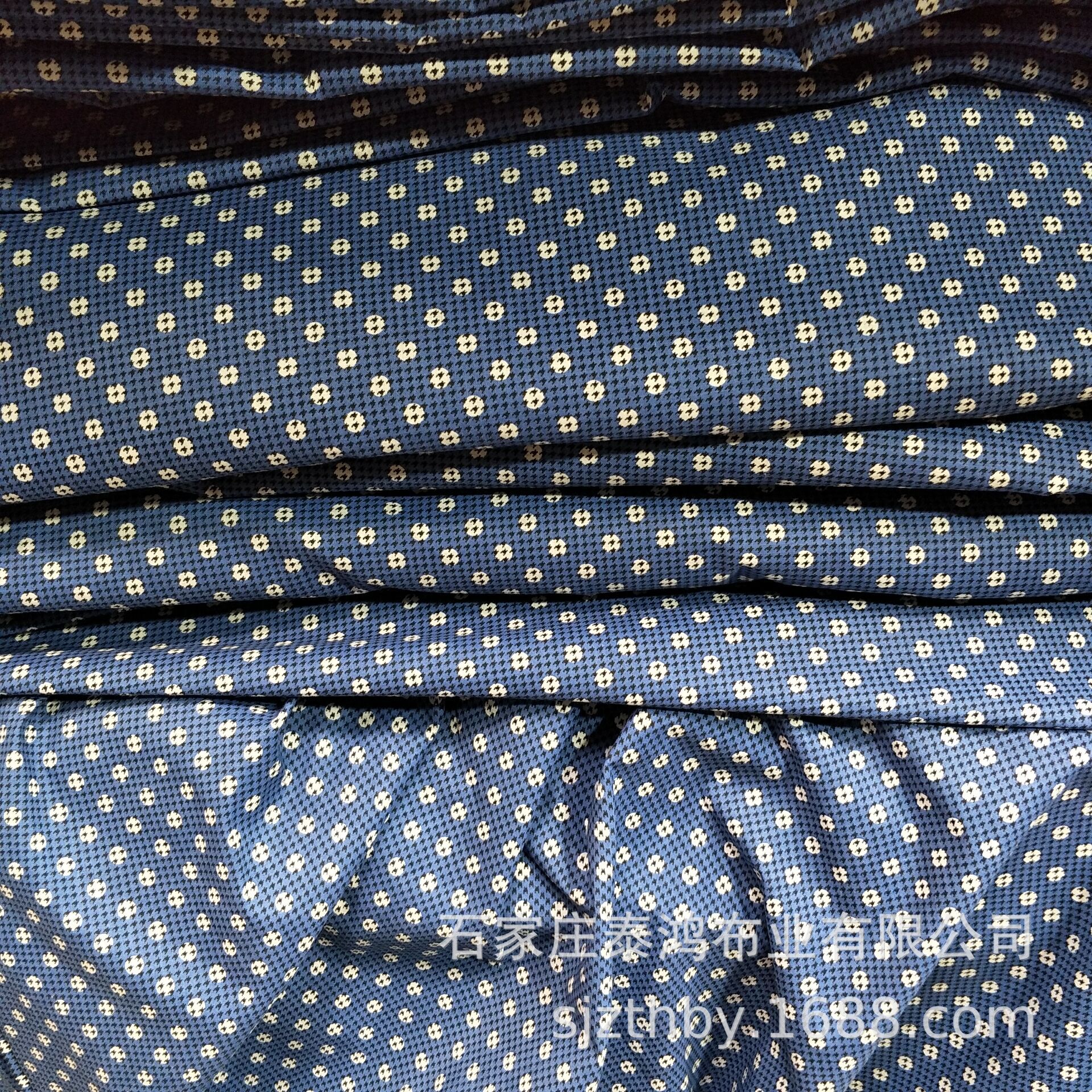 供应新工艺棉平纹细布100gsm幅宽150cm印花服装面料