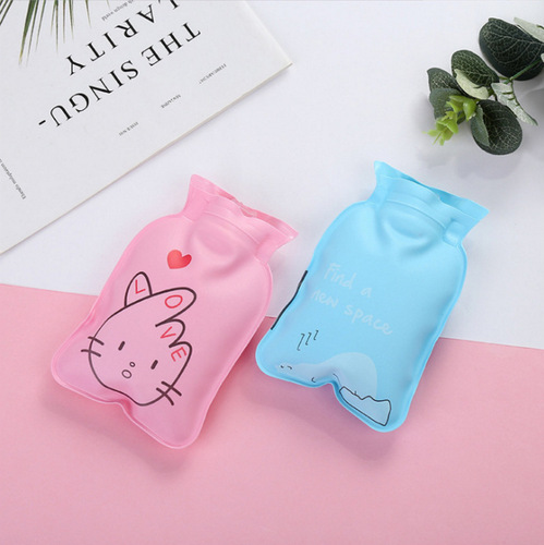 Manufacturer Korean version of small fresh water-filled hot water bottle for children and students hand warmer cartoon mini hand warmer bag