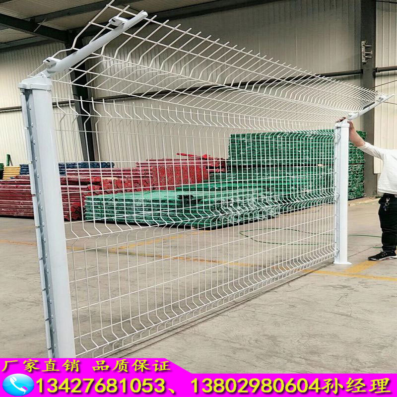 厂家直销优质桃型柱三角折弯护栏网公路防护网防爬厂区绿化护栏网