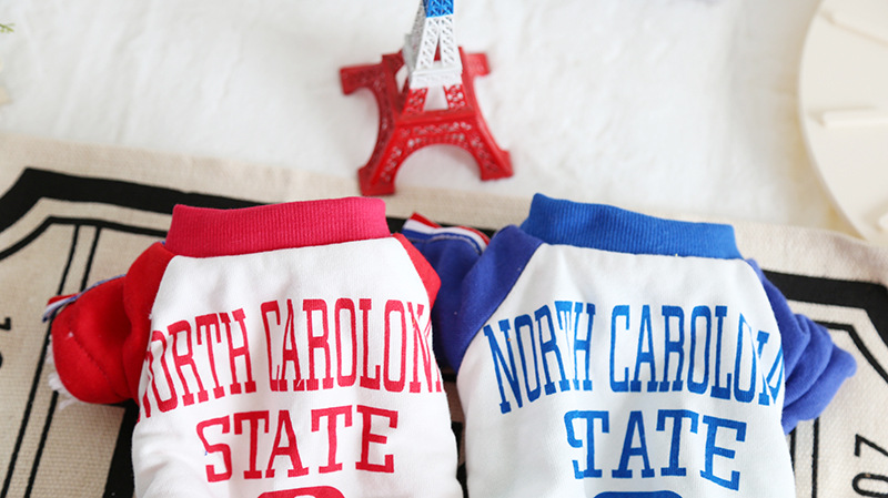 字母三色带四脚衣