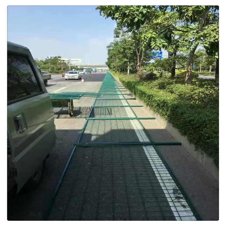 厂家生 产框架护栏网  喷塑铁丝护栏网 圈地围网双边丝护栏护栏网