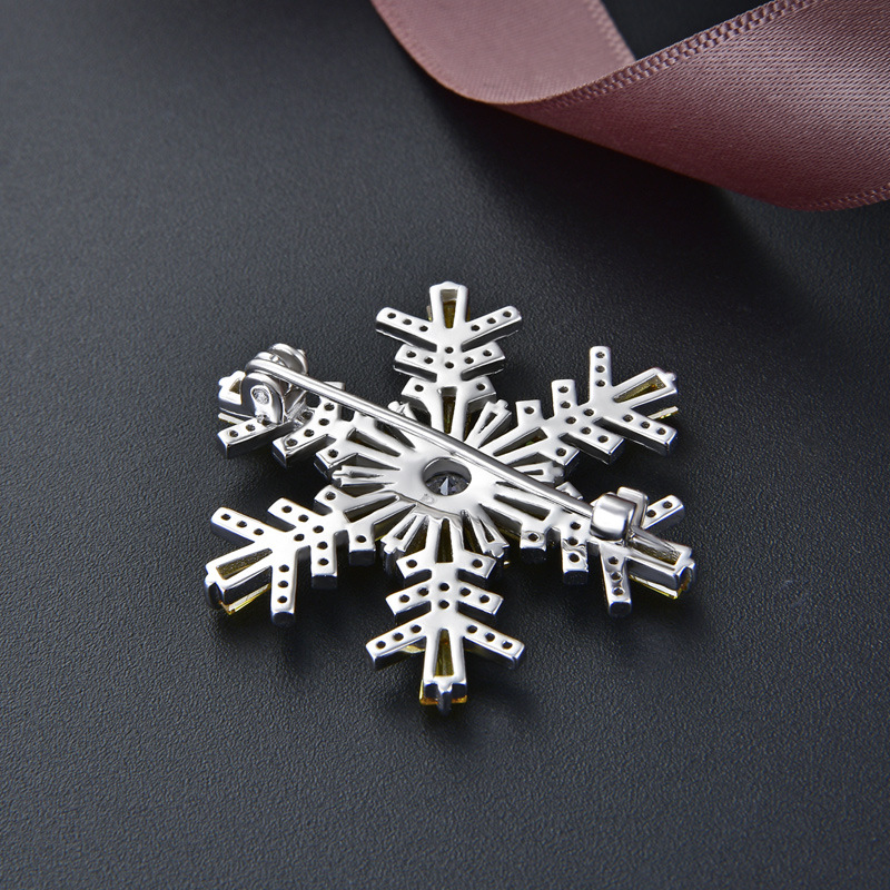 S925 plata esterlina broche de copo de nieve de las mujeres de gama alta elegante traje suéter pin accesorios nicho diseño ramillete