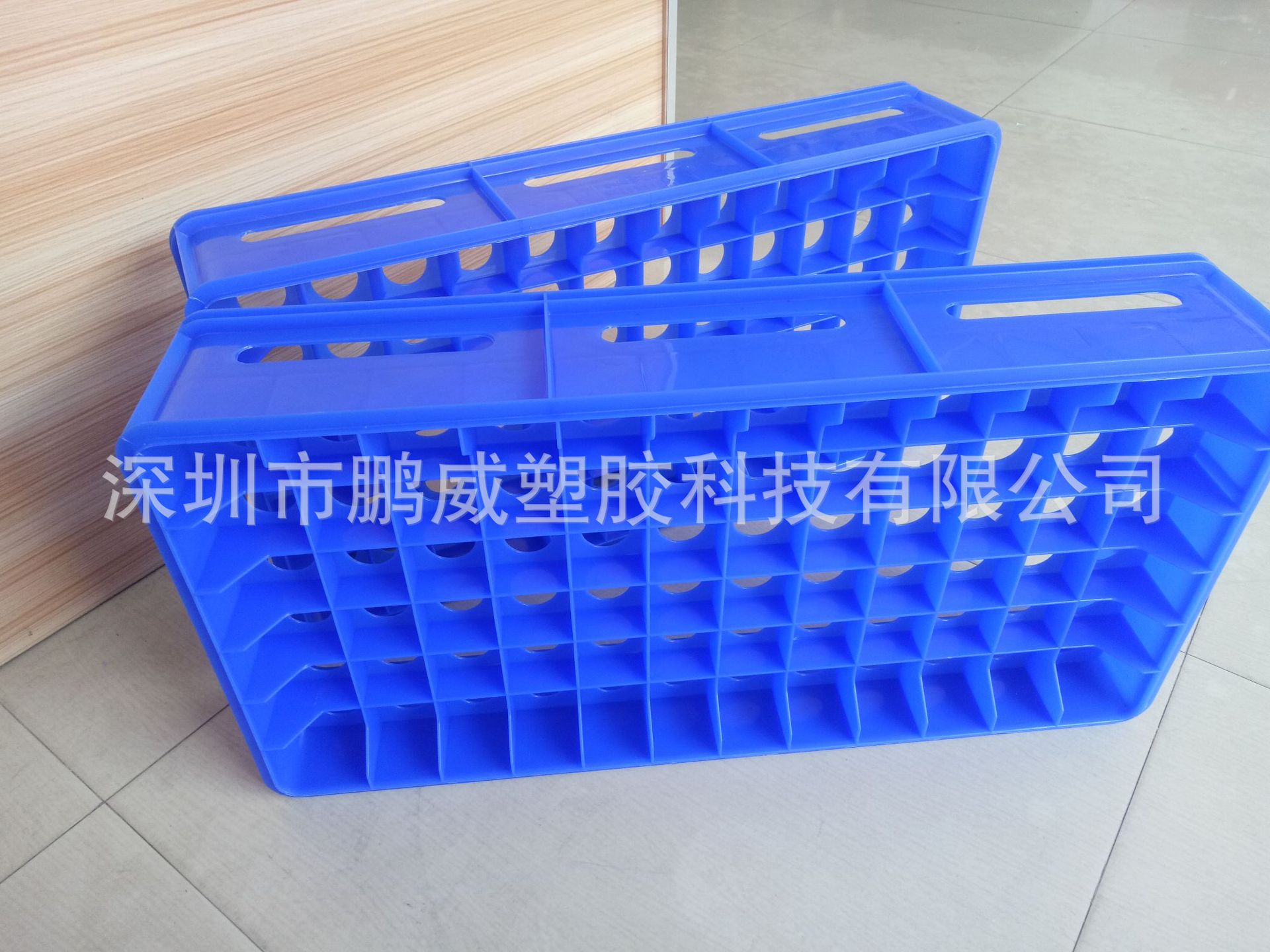 鹏威厂家直销全新料生产蓝色72孔LED灯泡专用周转箱 圆形带孔箱