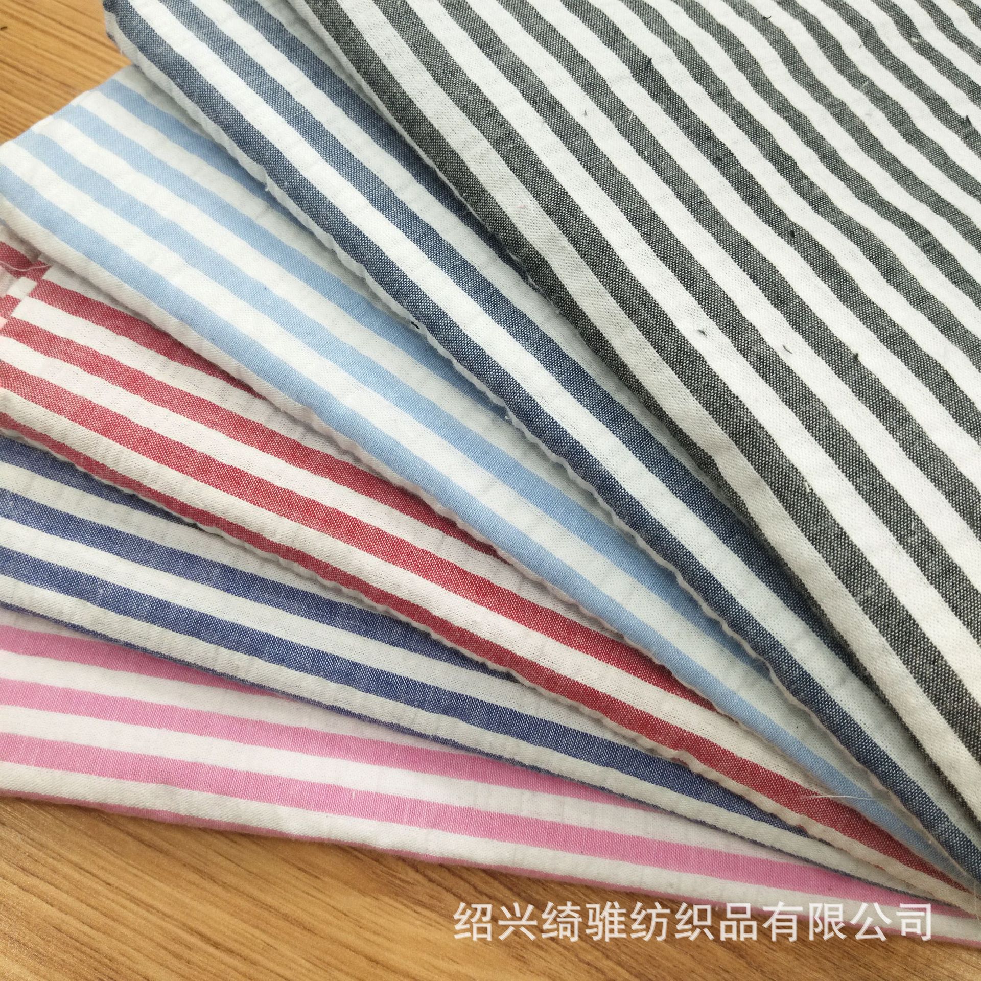 现货供应 100%全棉泡泡布 厚实手感童装女装起泡面料