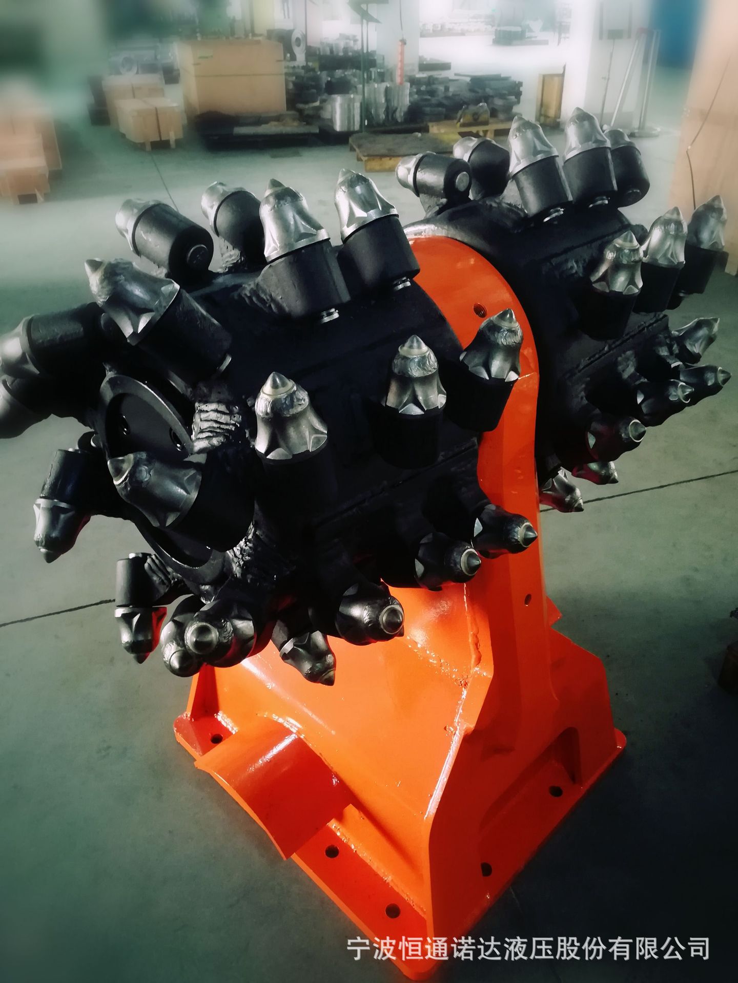 25-35吨挖掘机配铣挖机。铣挖机修复隧道，修整超欠挖，铣挖头。