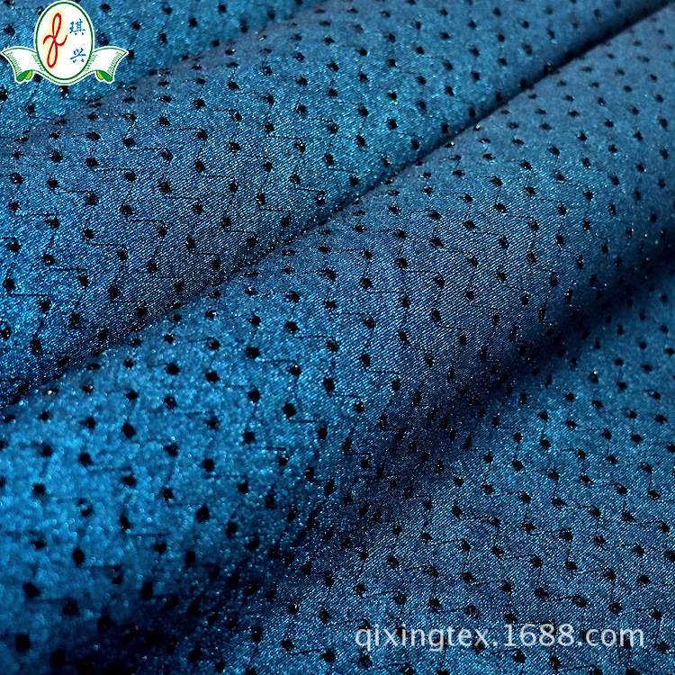 ���ҹ��������Ͻ��Ӱ�����Ứ��֯����Ⱦɫ��װ����W��״�Ứ��