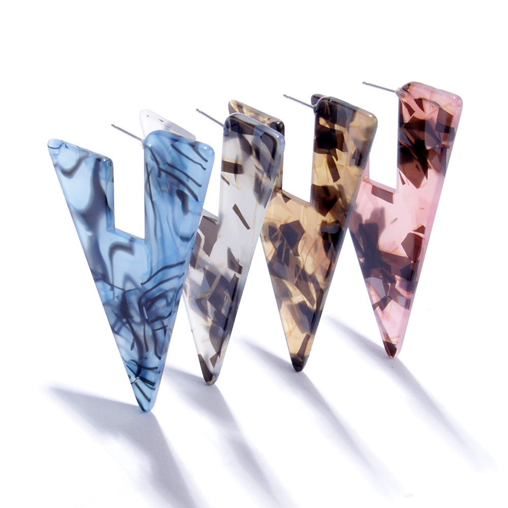 Fashion Triangle Acrylic Earrings display picture 4