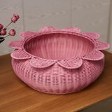 Гнездо для ротанга в летнем разборке и вымыл маленький домашний гнездо для кошачьего кошачьего гнезда.