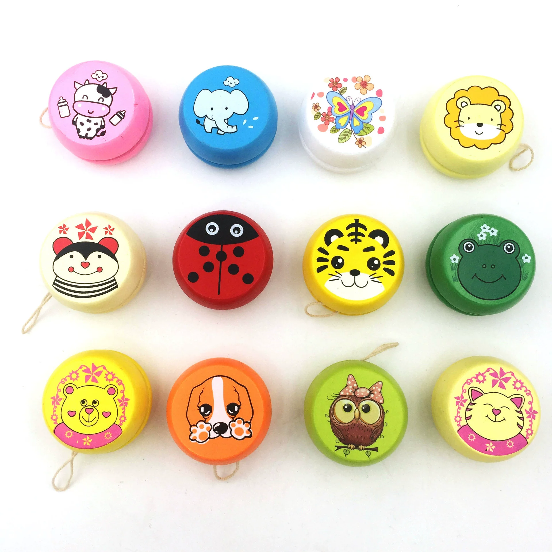 Wooden yoyo toy, 6 cm diameter, animal prints (lion, tiger, bee, butterfly), string control