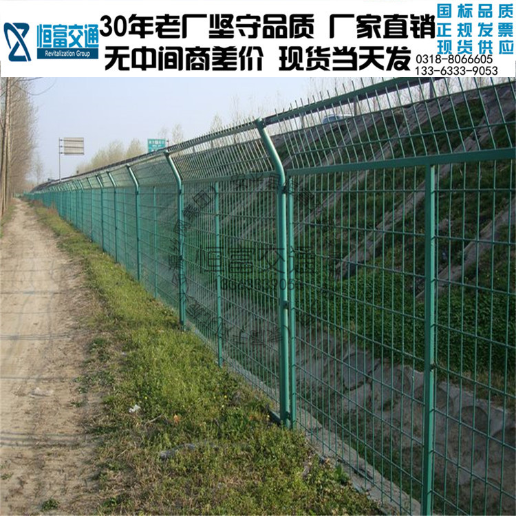 30年安平老厂直销 铁路两侧框架护栏网隔离栅安全防护 送立柱
