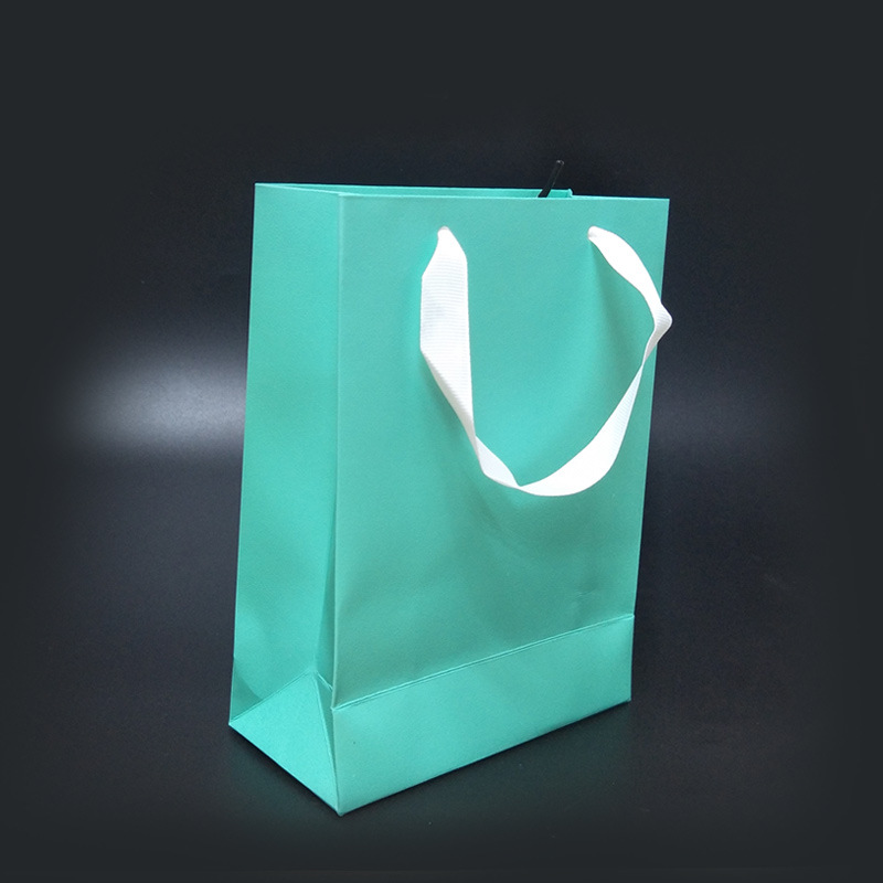 Bolso de regalo de papel Kraft bolso regalo joyería al por mayor accesorios de una pieza de entrega a juego bolsa de embalaje