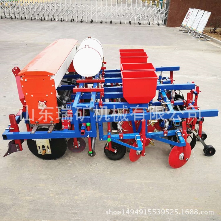花生覆膜播种机  免抠膜膜上打孔2行种植机4行花生播种机