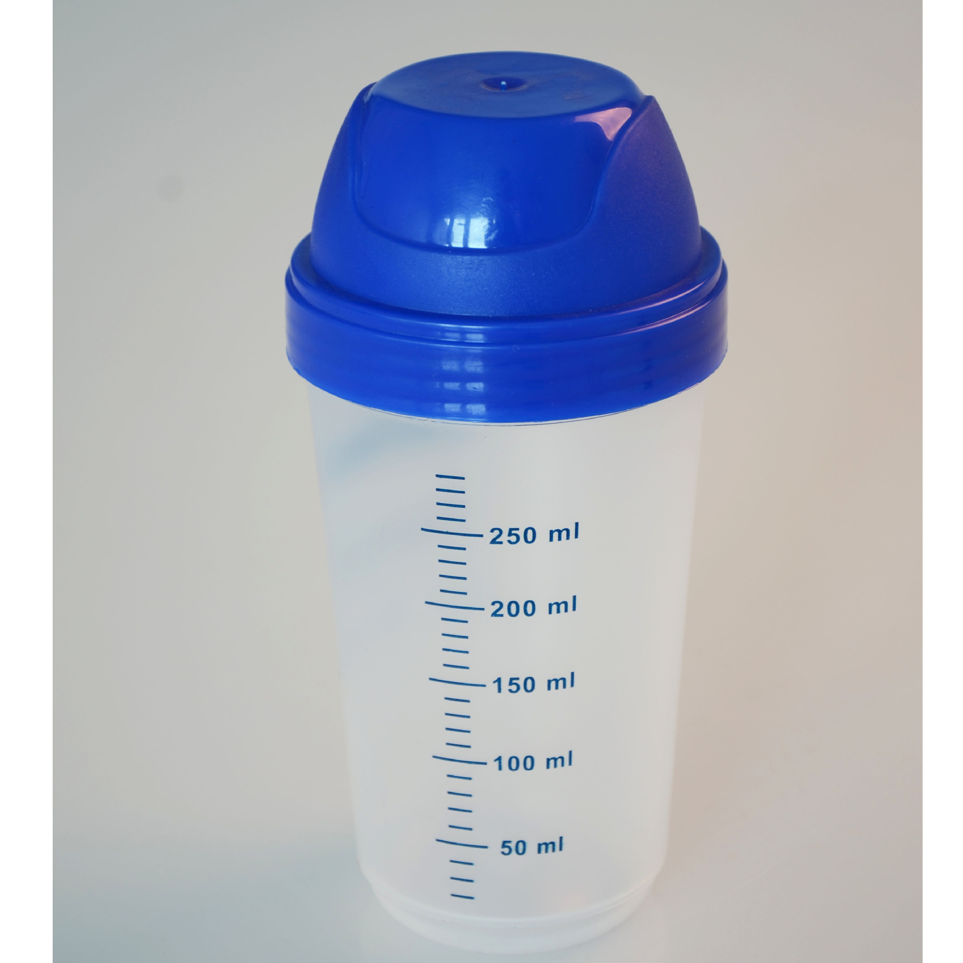 Transparente de grado alimenticio 300ml taza de batido de plástico portátil de proteína en polvo leche batido taza de plástico taza de agua al por mayor formulación