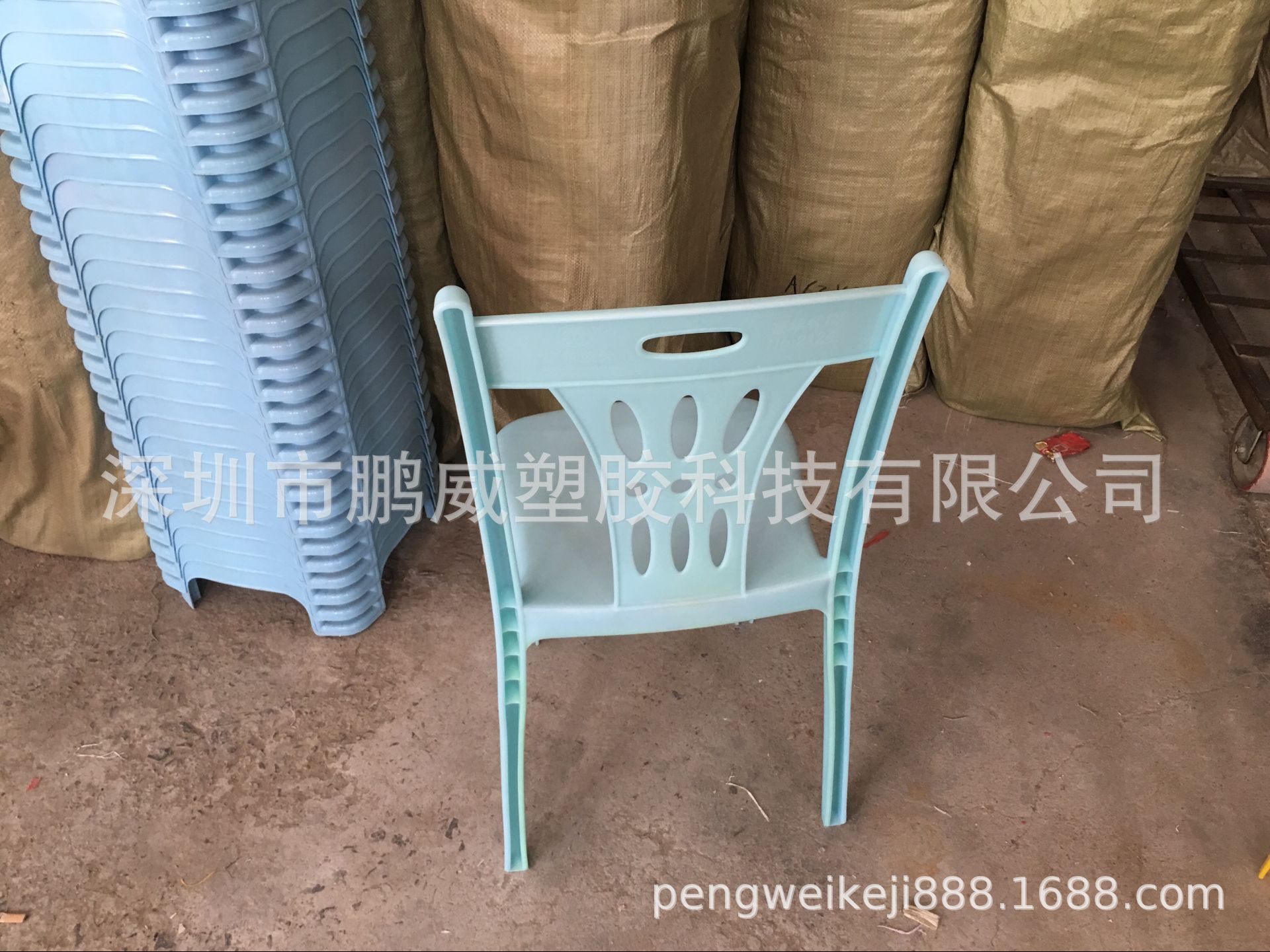 上海街舞团餐椅道具 彩色现货塑胶靠背餐椅 2124#加厚周转餐椅