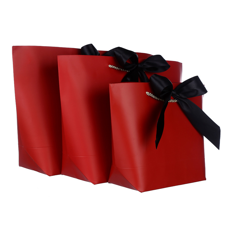 Liefern Sie Produktion Geschenk Kleidung Tasche Einkaufstasche Geschenk Kosmetik Kraftpapier Tasche Individuelles Logo display picture 2