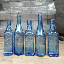 行列機生產藍色玻璃瓶白酒瓶紅星二鍋頭藍料酒瓶徐州玻璃廠