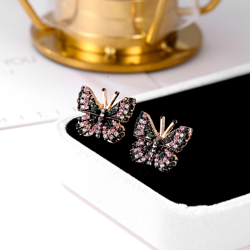 Nouvelles Boucles D'oreilles Courtes Créatives Diamant De Couleur Avec Boucles D'oreilles Papillons En Gros Nihaojewelry display picture 7