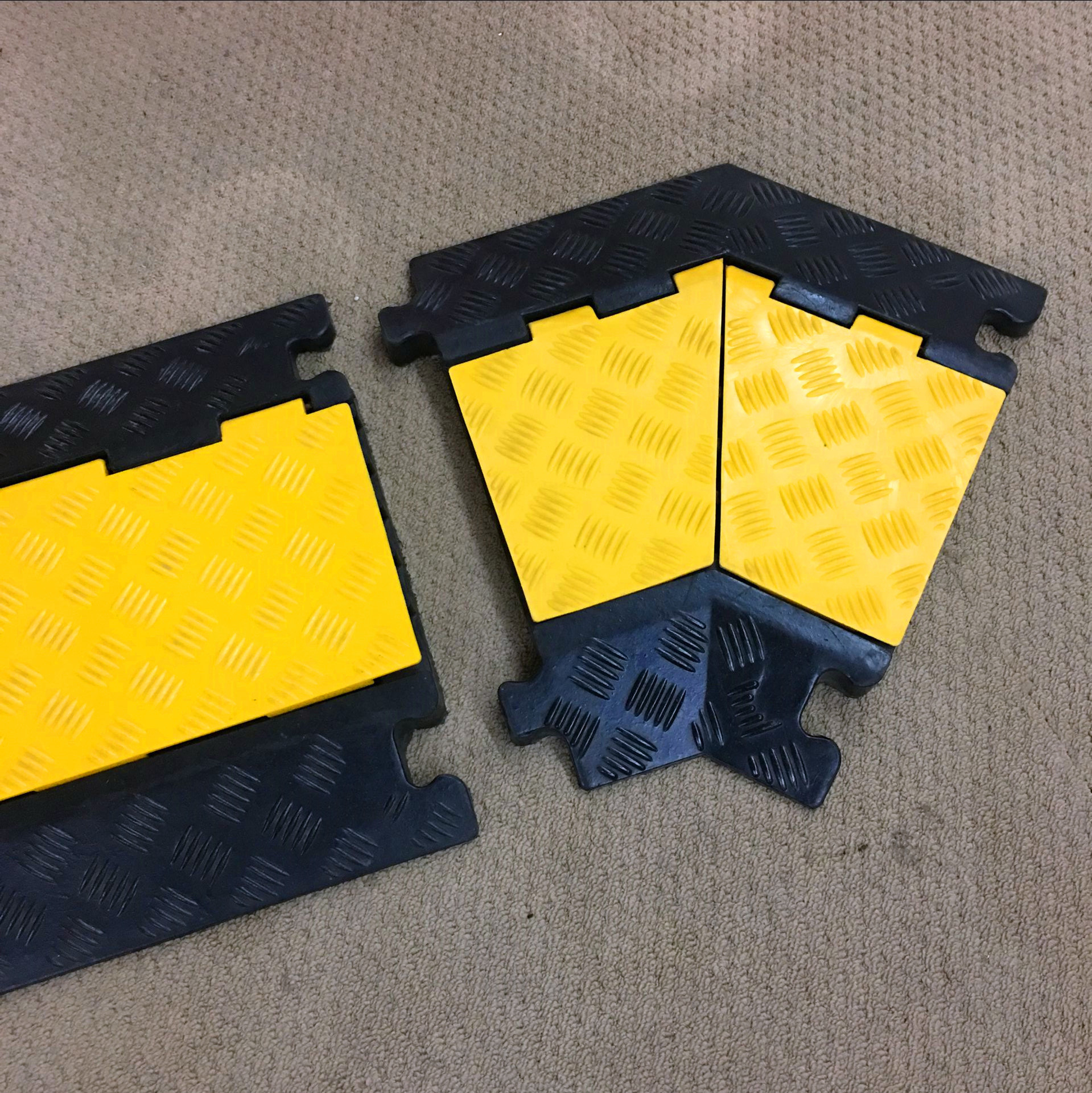 价格优商场广场演唱会活动现成走电缆线减速带JSD017B线槽板