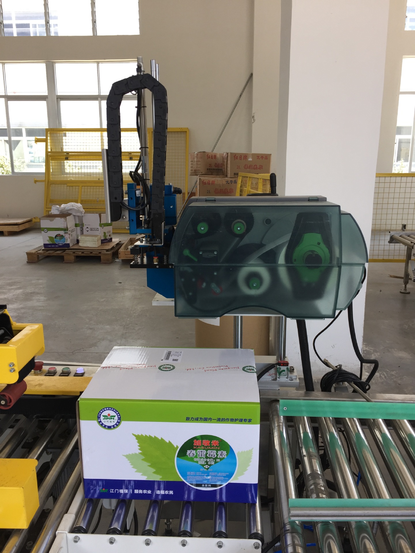 供应中国广东佛山广州深圳条码即印即贴的自动贴标机