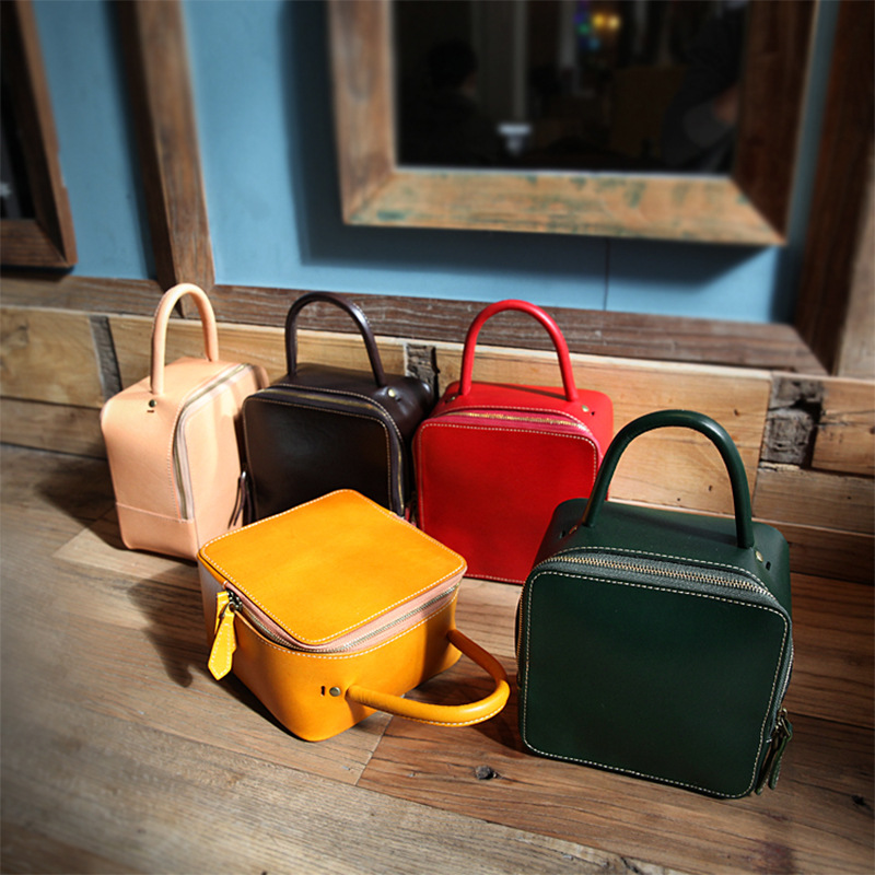 Special section Original manual Vegetable tanned cowhide Female bag Japanese genuine leather Messenger Female bag Small square package Bean bag