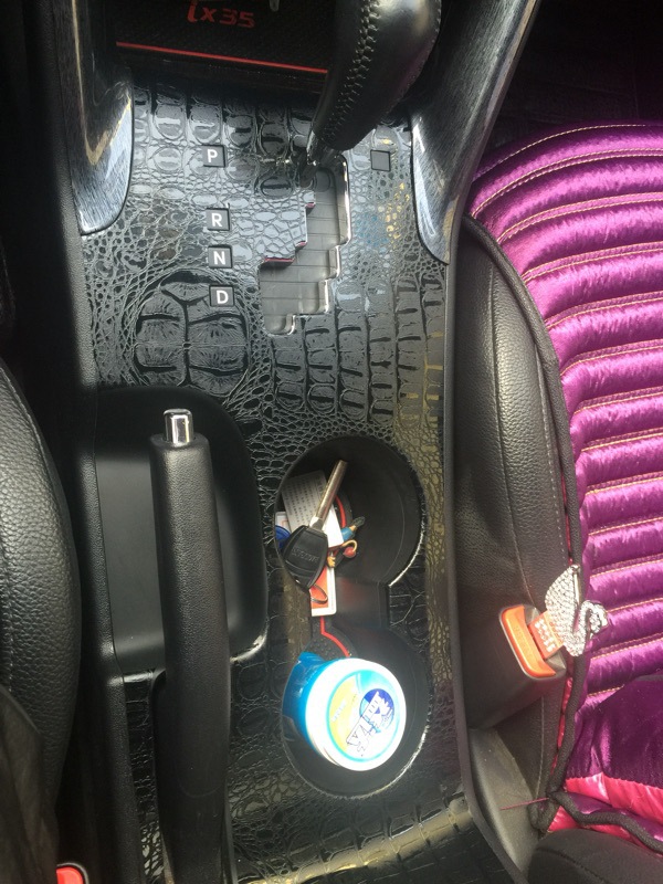 Suitable for 09-17 modern ix35 car interior modification sticker gear panel decoration carbon fiber film