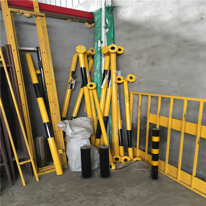 供应U型挡车器m型钢管定位器 车位挡车器倒车阻车 车轮止滑器