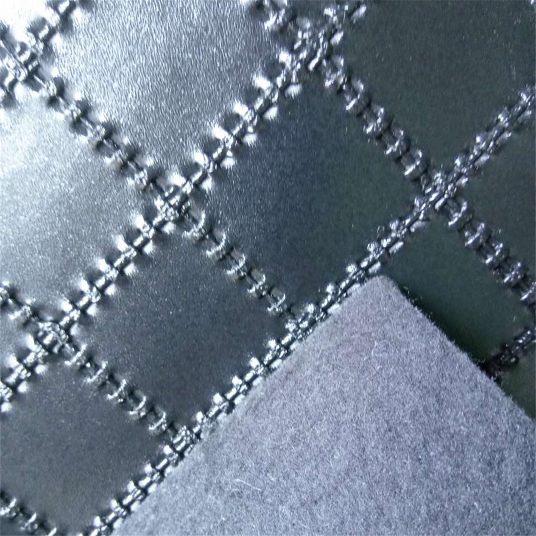 厂家直销亮面1.0超软羊纹大格子仿绣革手袋箱包装饰皮革面料毛底