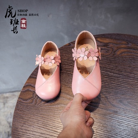 Giày nữ mùa thu 2018 phiên bản Hàn Quốc của đôi giày công chúa miệng nông Velcro Giày trẻ em hoang dã một thế hệ Giày công chúa