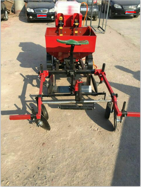 四轮马铃薯覆膜播种机一垄两行土豆播种机价格行情走势天津