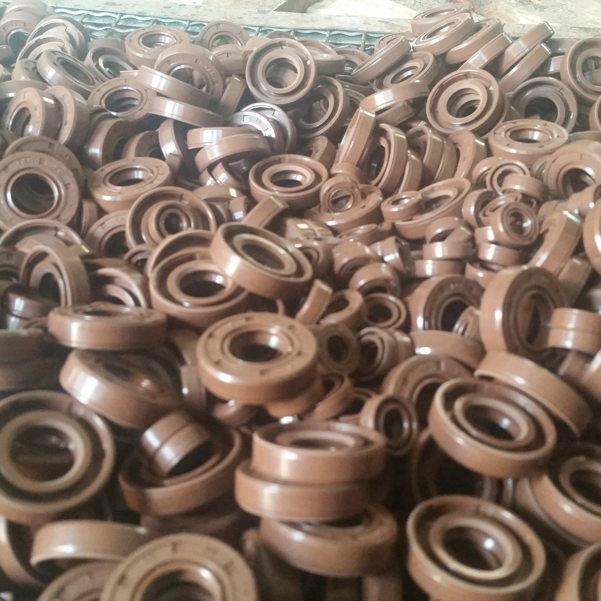 供应氟橡胶各型号骨架油封橡胶油封水封各材质橡胶材料|ms