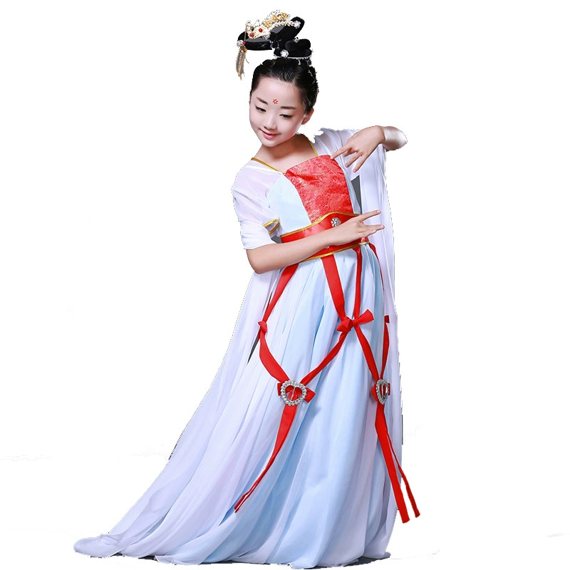 Новое платье-«Новый»? Перевод: The phrase likely: "New Flying Dance Server Water Sleeve Stage Children Chang'e costume clothing Fairy elegant classical performance service" needs translation maintaining product-like format: [Type] + [Brand] + [Model] + [Features]". But here no clear type. We'll produce: "Новое танцевальное костюм-платье для сцены для детей chang'e? Чанъэ" Hmm. We should translate as: