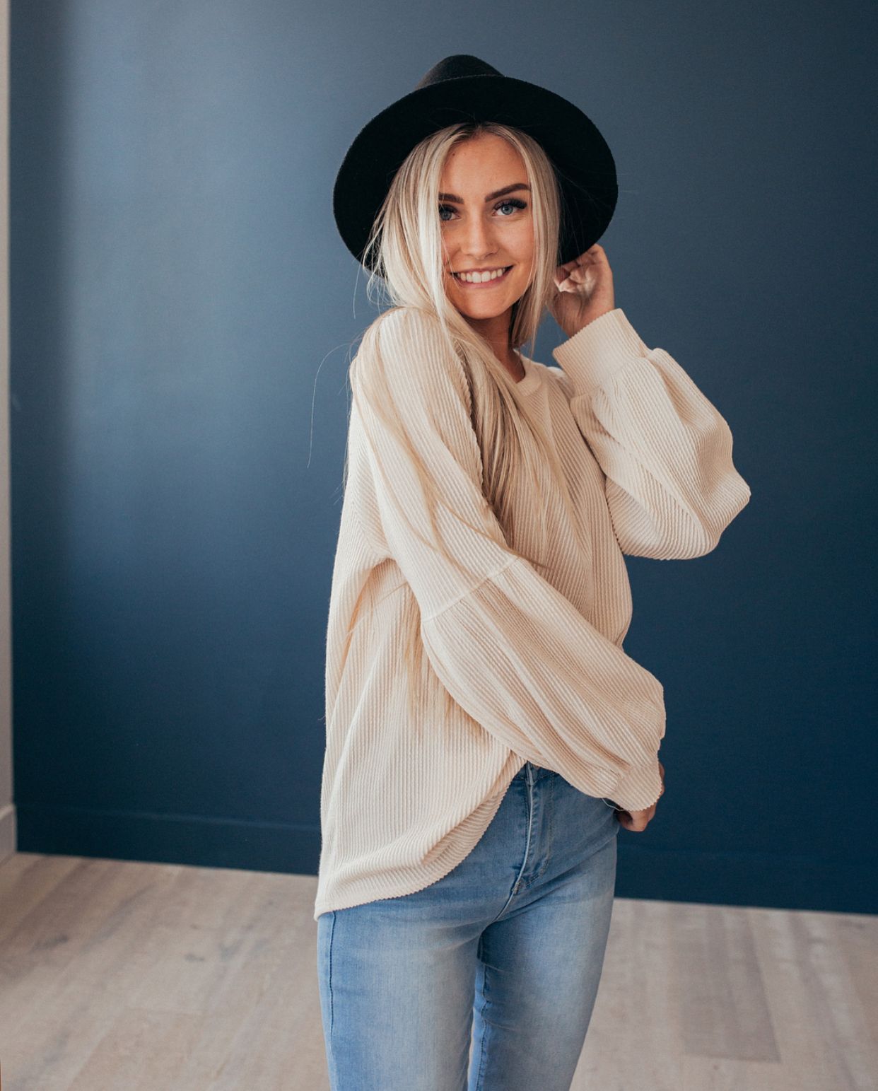 Autumn And Winter New Women Clothing Top Solid Color Lantern Sleeve Sweater in Sweatshirts