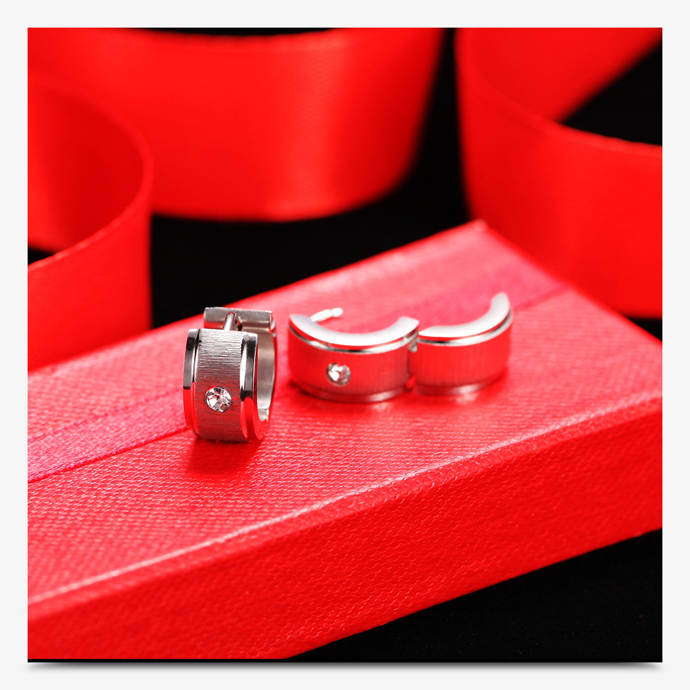 1 Pair Retro Geometric Inlay Titanium Steel Zircon Earrings display picture 6