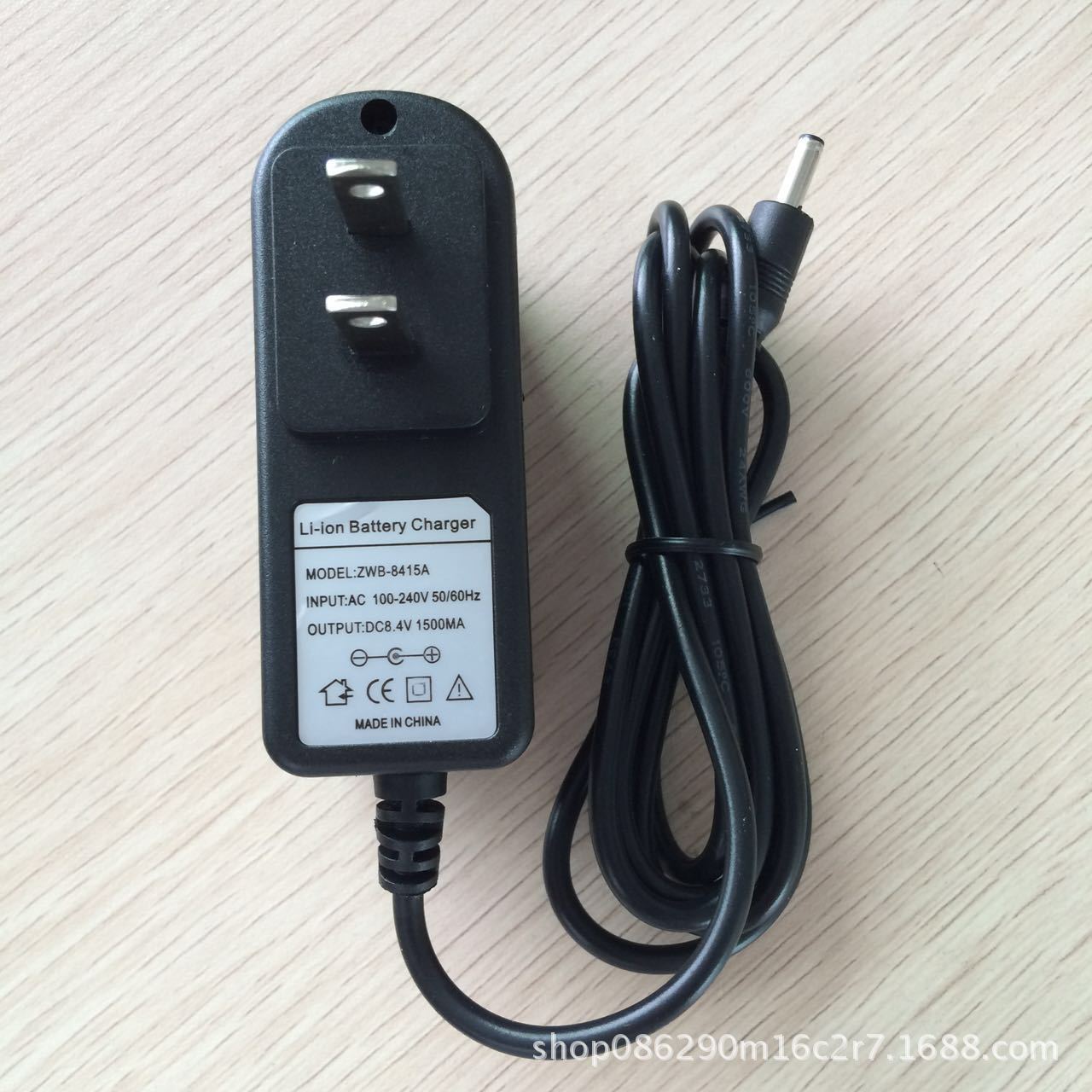 8.4V 1.5A充电器 空调服 降温服 风扇服充电器