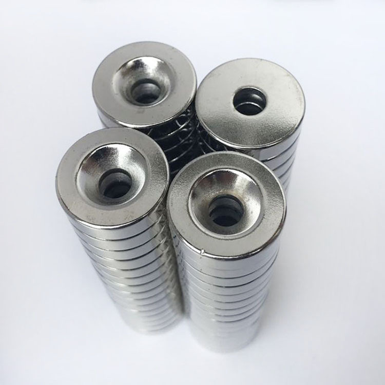 专业生产磁铁 钕铁硼强磁  耐高温  圆片方形带孔 沉孔磁铁