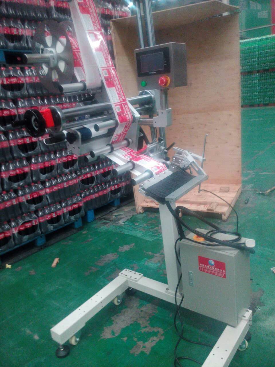 平面贴标机自动贴标机流水线平面自动贴标机可乐饮料不干胶贴标机