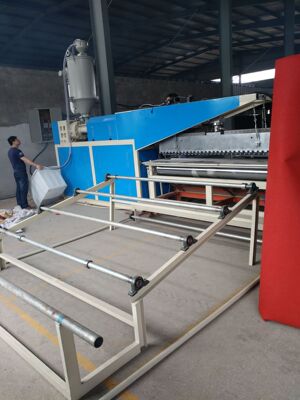 厂家直销TPR地毯地垫淋膜机|ru