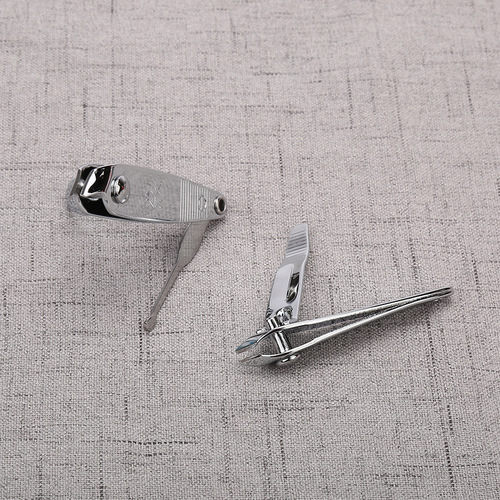 The shopkeeper recommends Guangdong Qiangren 610 oblique nail clippers, hawkbill nail clippers, pedicure and manicure scissors wholesale