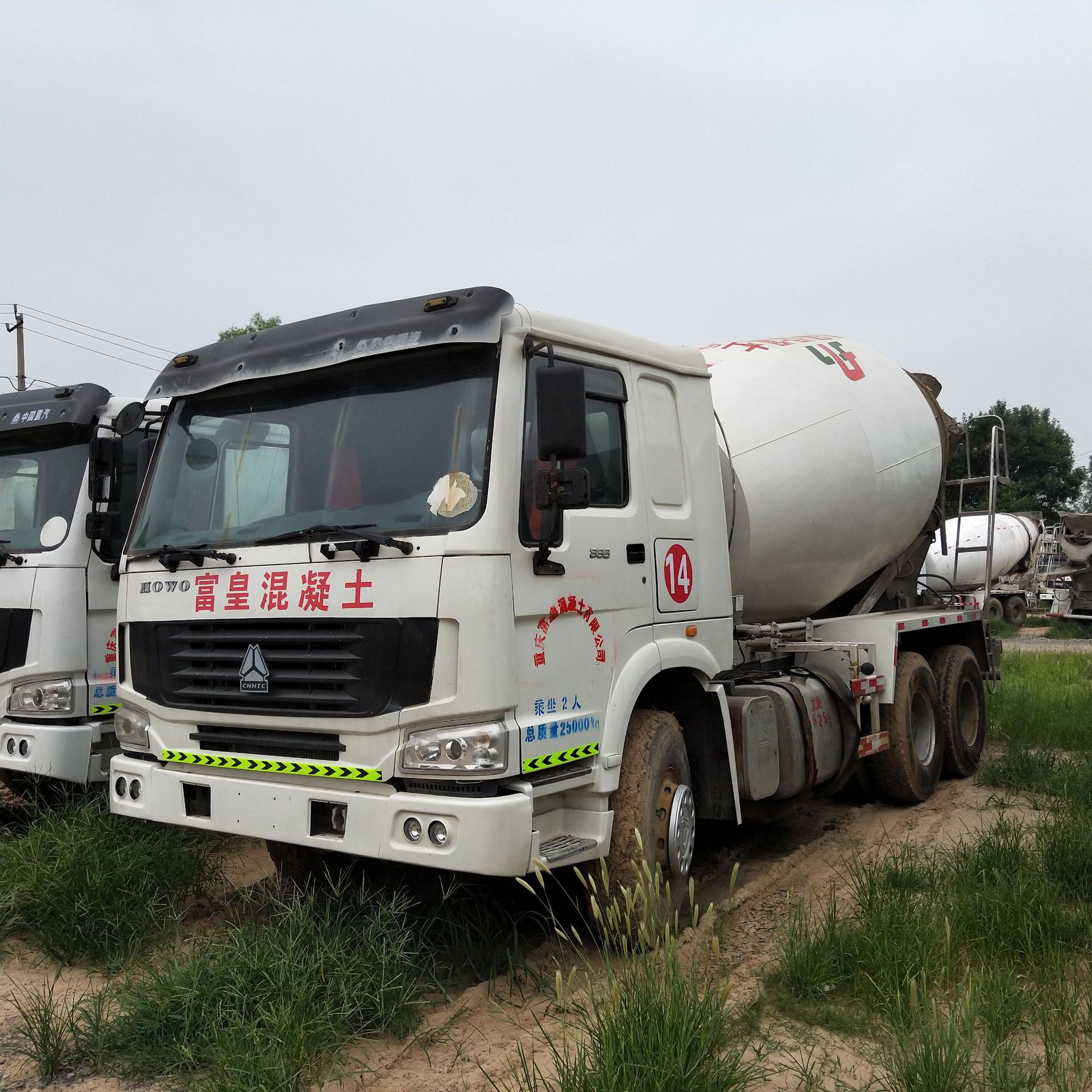 出售豪沃混凝土搅拌罐车 12方水泥搅拌运输车 二手搅拌罐车